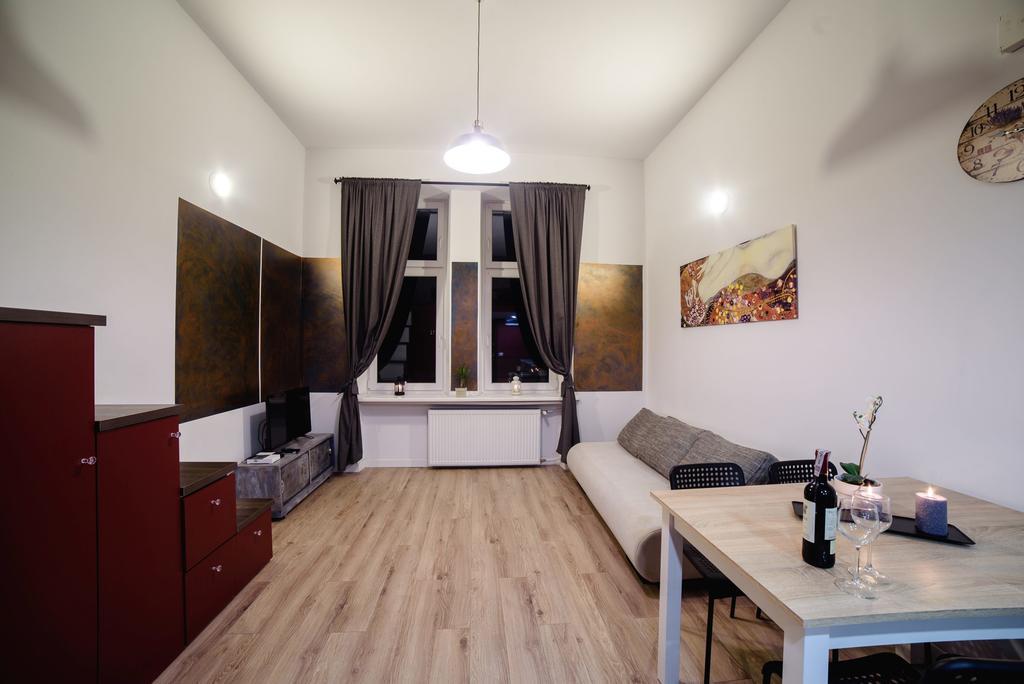 Cracow Rent Apartments - Spacious Apartments For 2-7 People In Quiet Area - Kolberga Street Nr 3 - 10 Min To Main Square By Foot Kraków Eksteriør billede