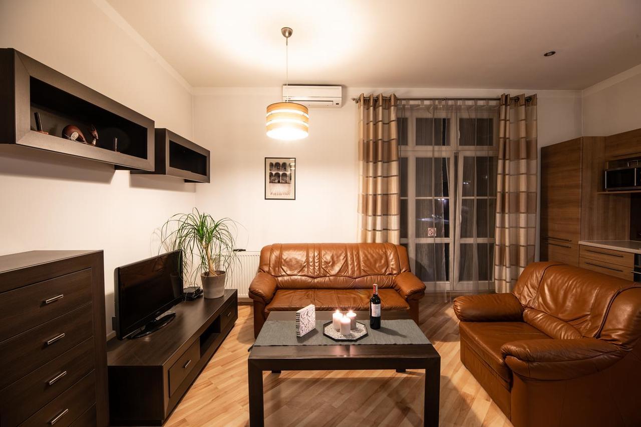 Cracow Rent Apartments - Spacious Apartments For 2-7 People In Quiet Area - Kolberga Street Nr 3 - 10 Min To Main Square By Foot Kraków Eksteriør billede