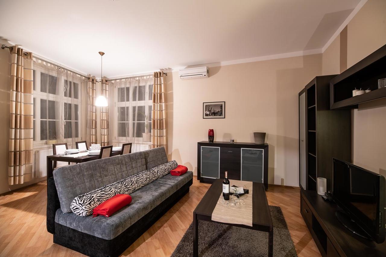 Cracow Rent Apartments - Spacious Apartments For 2-7 People In Quiet Area - Kolberga Street Nr 3 - 10 Min To Main Square By Foot Kraków Eksteriør billede
